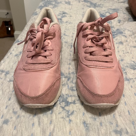 Reebok Tennis Shoes - Picture 3 of 7